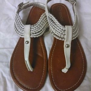 Girls cherokee sandals mint cond